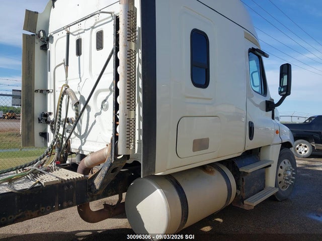 Продажа на аукционе авто 2016 Freightliner Cascadia 125, vin: 3AKJGLD61GSHM3243, номер лота: 30096306
