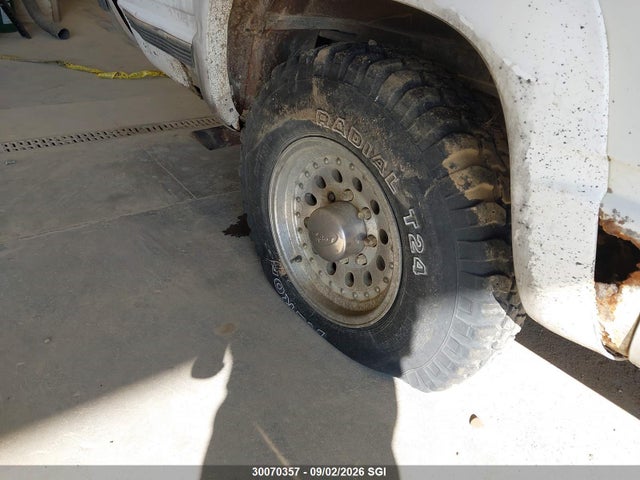 Auction sale of the 1995 Chevrolet Suburban K1500, vin: 1GNGK16F8SJ410740, lot number: 30070357