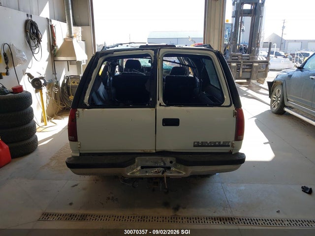 Auction sale of the 1995 Chevrolet Suburban K1500, vin: 1GNGK16F8SJ410740, lot number: 30070357
