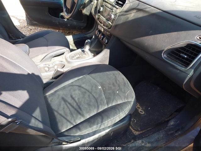 2014 Chrysler 200 Lx მანქანა იყიდება აუქციონზე, vin: 1C3CCBAB5EN229935, აუქციონის ნომერი: 30095069