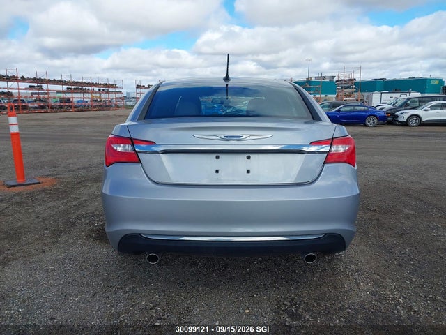 1C3CCBAG5EN204206 Chrysler 200 LX