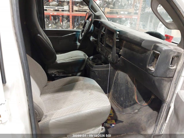 GMC Savana G2500 2016 1GTW7BFF5G1240596 Image 5