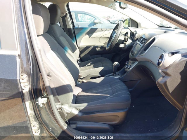 Chevrolet Sonic 2016 1G1JC5SH2G4107638 Image 5