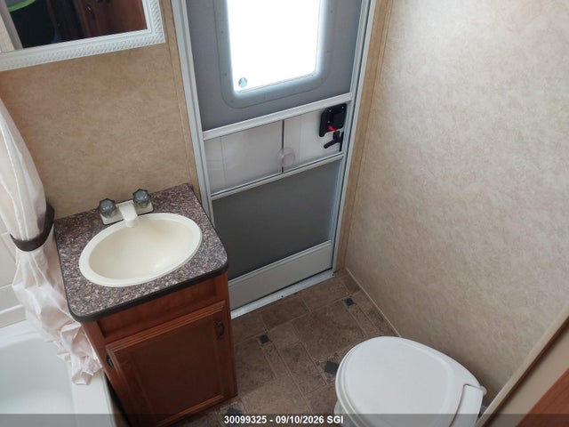 30099325 :رقم المزاد ، 5ZT2TRXB5CB501520 vin ، 2012 Forest River Inc. Tracer مزاد بيع