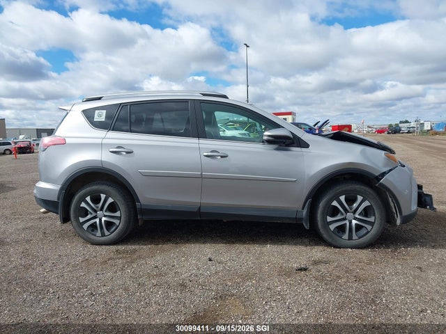 2T3BFREV8HW685453 Toyota RAV4 LE