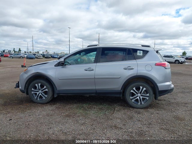2T3BFREV8HW685453 Toyota RAV4 LE