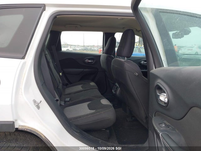 1C4PJMAS3FW680954 Jeep Cherokee Sport