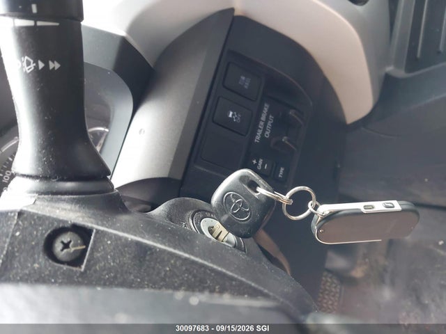 5TFDY5F14HX638178 Toyota Tundra Crewmax Sr5/trd Pro