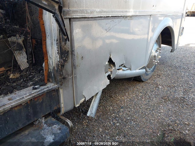 1999 Ford F550 Super Duty Stripped Chass მანქანა იყიდება აუქციონზე, vin: 3FCNF53S7XJA26134, აუქციონის ნომერი: 30097118
