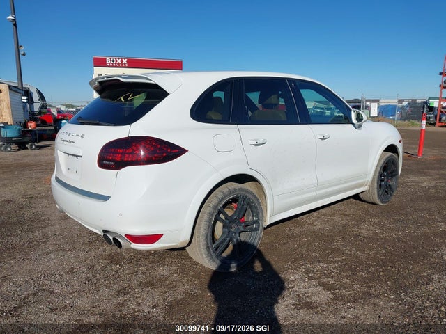 30099741 :رقم المزاد ، WP1AC2A27DLA91939 vin ، 2013 Porsche Cayenne Turbo مزاد بيع
