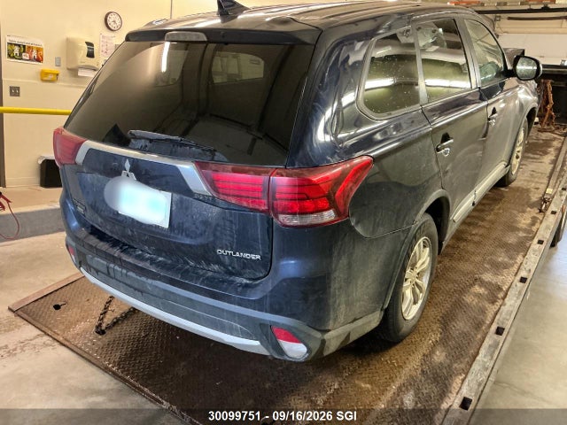 JA4AZ2A39JJ600312 Mitsubishi Outlander Es