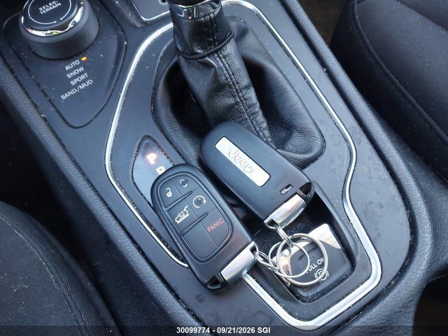 2019 Jeep Cherokee Latitude მანქანა იყიდება აუქციონზე, vin: 1C4PJMCBXKD277895, აუქციონის ნომერი: 30099774