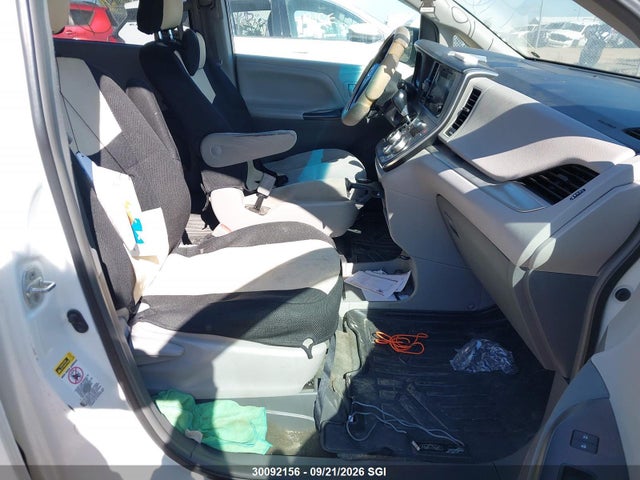 5TDZK3DC8GS746369 Toyota Sienna