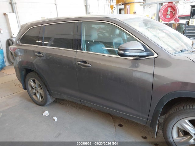 2015 Toyota Highlander Limited/ltd Platinum მანქანა იყიდება აუქციონზე, vin: 5TDDKRFHXFS188187, აუქციონის ნომერი: 30099932
