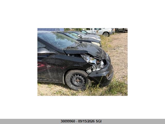 KMHCT5AE8HU330819 Hyundai ACCENT SE