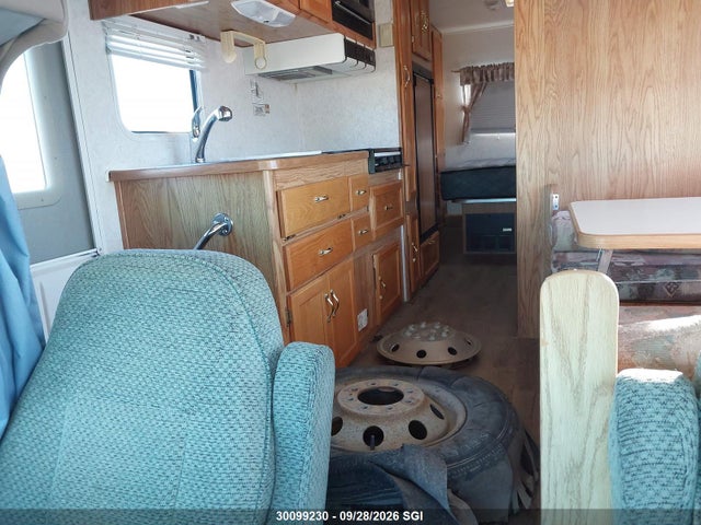 Продажа на аукционе авто 2000 Ford Econoline E350 Super Duty Ctway Van, vin: 1FDWE35SXYHB12241, номер лота: 30099230