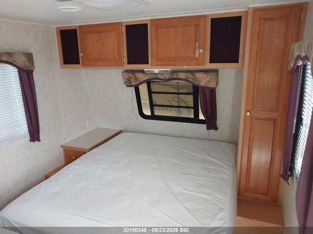 30100348 :رقم المزاد ، 2GLBC62J238019934 vin ، 2003 Thor Trailer 25h مزاد بيع