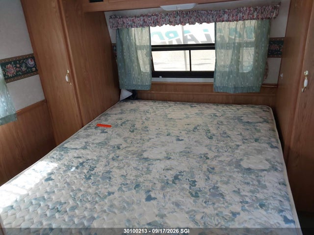 Продажа на аукционе авто 1998 Mallard Trailer Trailer, vin: 2EF1S2920W6569149, номер лота: 30100213