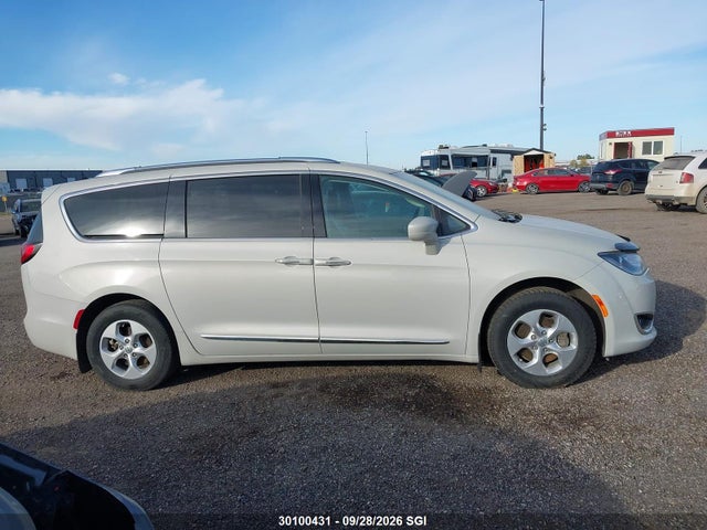 Продаж на аукціоні авто 2017 Chrysler Pacifica Touring L Plus, vin: 2C4RC1EG7HR643506, номер лоту: 30100431
