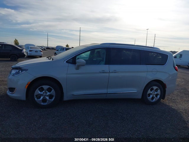 Продаж на аукціоні авто 2017 Chrysler Pacifica Touring L Plus, vin: 2C4RC1EG7HR643506, номер лоту: 30100431