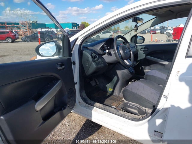 30100441 :رقم المزاد ، JM1DE1KYXD0169458 vin ، 2013 Mazda Mazda2 مزاد بيع