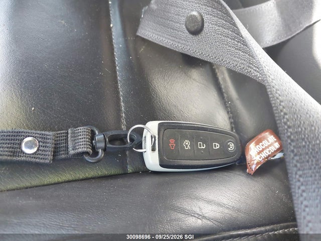 30098696 :رقم المزاد ، 1FAHP2H88DG119924 vin ، 2013 Ford Taurus Sel مزاد بيع