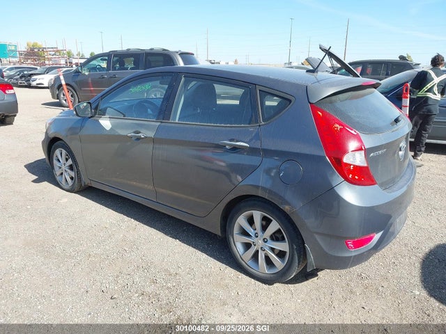 30100482 :رقم المزاد ، KMHCU5AE0DU101512 vin ، 2013 Hyundai Accent Gls/se مزاد بيع