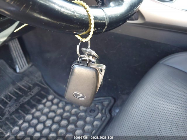 30099736 :رقم المزاد ، JTHCM1D21G5010549 vin ، 2016 Lexus Is 300 مزاد بيع