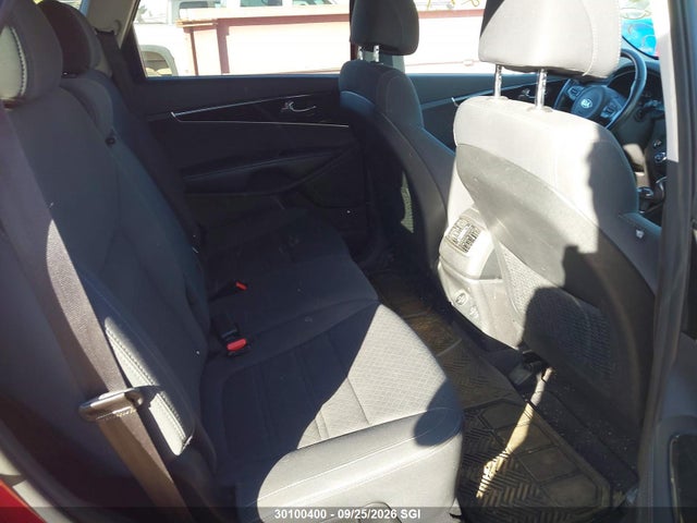 30100400 :رقم المزاد ، 5XYPGDA12HG330415 vin ، 2017 Kia Sorento Lx/l مزاد بيع
