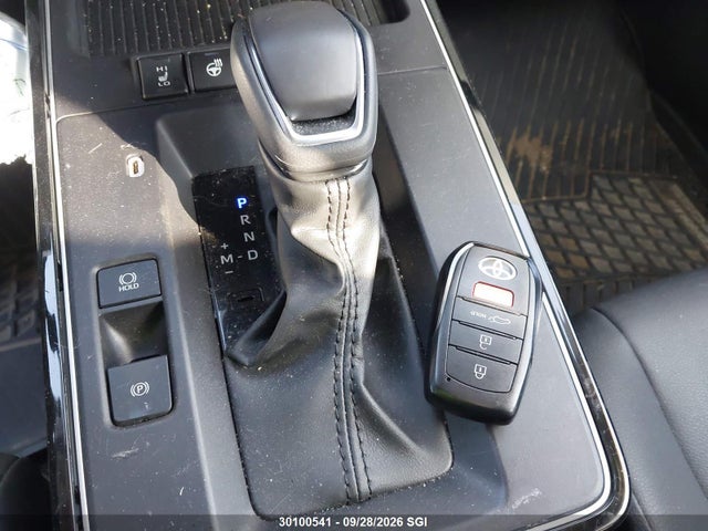 Продажа на аукционе авто 2026 Toyota Corolla Cross Xle, vin: 7MUDAABGXTV152826, номер лота: 30100541