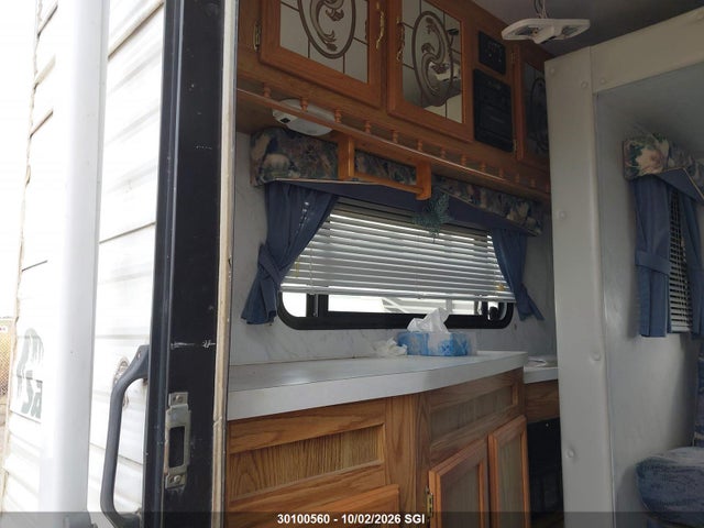 30100560 :رقم المزاد ، 4X4FSMAZ6WA002800 vin ، 1998 Forest River Inc. Salem Std مزاد بيع