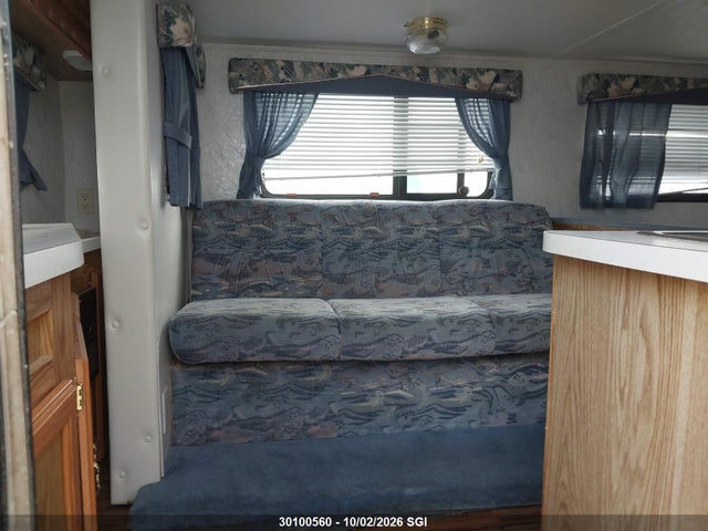30100560 :رقم المزاد ، 4X4FSMAZ6WA002800 vin ، 1998 Forest River Inc. Salem Std مزاد بيع