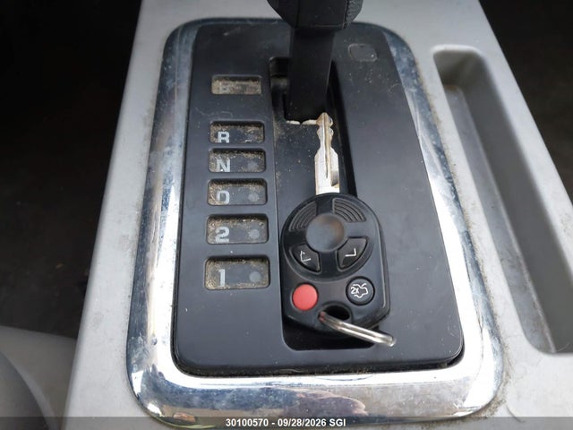 2008 Ford Escape Xlt მანქანა იყიდება აუქციონზე, vin: 1FMCU93148KA88461, აუქციონის ნომერი: 30100570