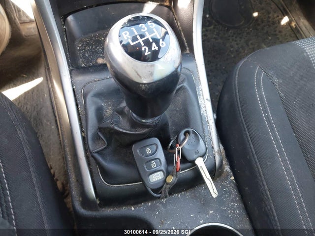 2013 Hyundai Elantra Gt მანქანა იყიდება აუქციონზე, vin: KMHD35LE3DU090638, აუქციონის ნომერი: 30100614