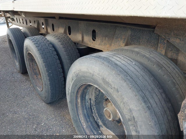 Продажа на аукционе авто 2002 Arne's Trailer Sales End Dump Trailer, vin: 2A90737322A003040, номер лота: 30098313