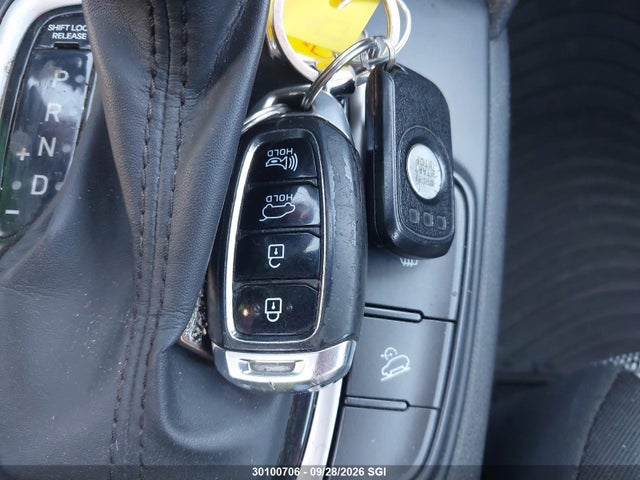 30100706 :رقم المزاد ، KM8K22AA6KU255796 vin ، 2019 Hyundai Kona Sel مزاد بيع