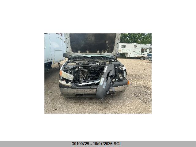 30100729 :رقم المزاد ، 1GTEC14W1YE313672 vin ، 2000 Gmc New Sierra C1500 مزاد بيع