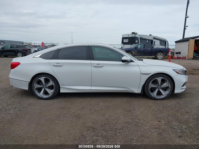 Продаж на аукціоні авто 2018 Honda Accord Touring, vin: 1HGCV1F96JA802205, номер лоту: 30100859