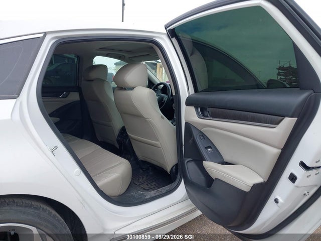 Продаж на аукціоні авто 2018 Honda Accord Touring, vin: 1HGCV1F96JA802205, номер лоту: 30100859