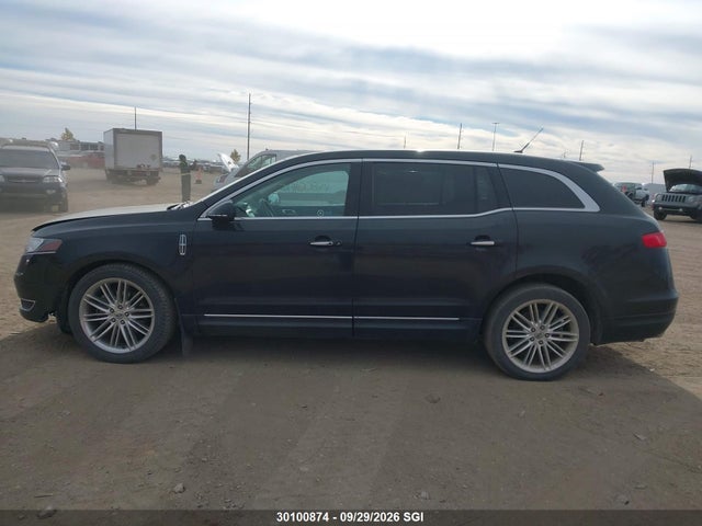 Lincoln MKT 2014 2LMHJ5AT2EBL57160 Image 13