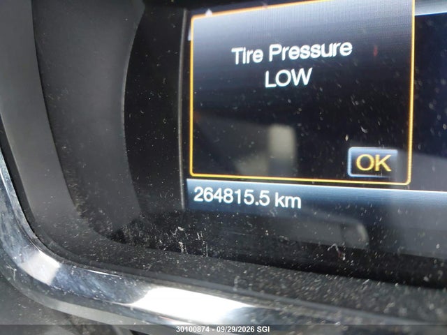 Lincoln MKT 2014 2LMHJ5AT2EBL57160 Image 14