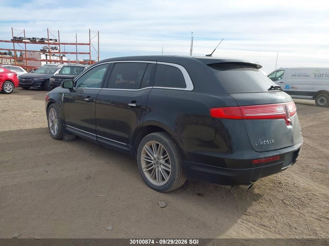 Lincoln MKT 2014 2LMHJ5AT2EBL57160 Image 3