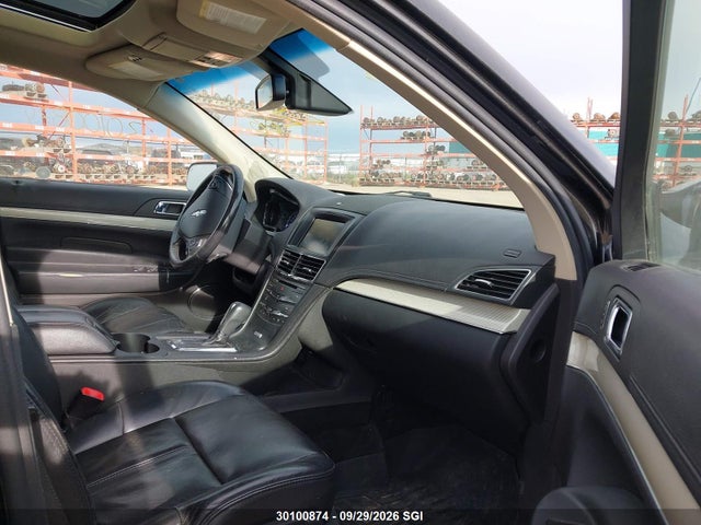 Lincoln MKT 2014 2LMHJ5AT2EBL57160 Image 5
