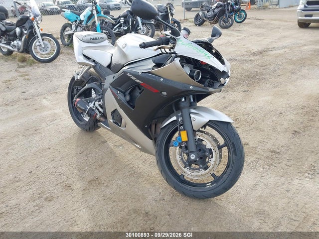 30100893 :رقم المزاد ، JYARJ06N73A000062 vin ، 2003 Yamaha Yzfr6 Sb مزاد بيع