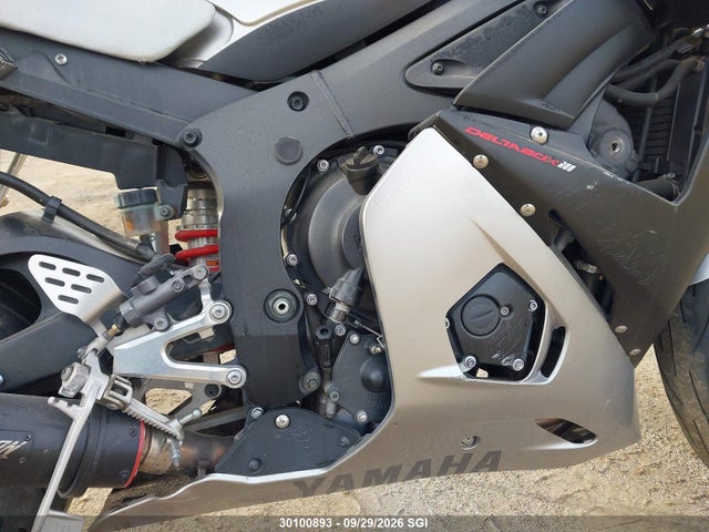 30100893 :رقم المزاد ، JYARJ06N73A000062 vin ، 2003 Yamaha Yzfr6 Sb مزاد بيع