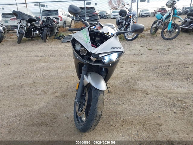 30100893 :رقم المزاد ، JYARJ06N73A000062 vin ، 2003 Yamaha Yzfr6 Sb مزاد بيع