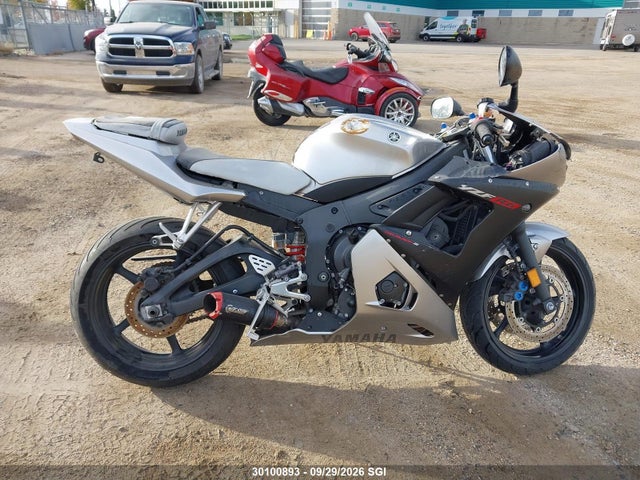 30100893 :رقم المزاد ، JYARJ06N73A000062 vin ، 2003 Yamaha Yzfr6 Sb مزاد بيع