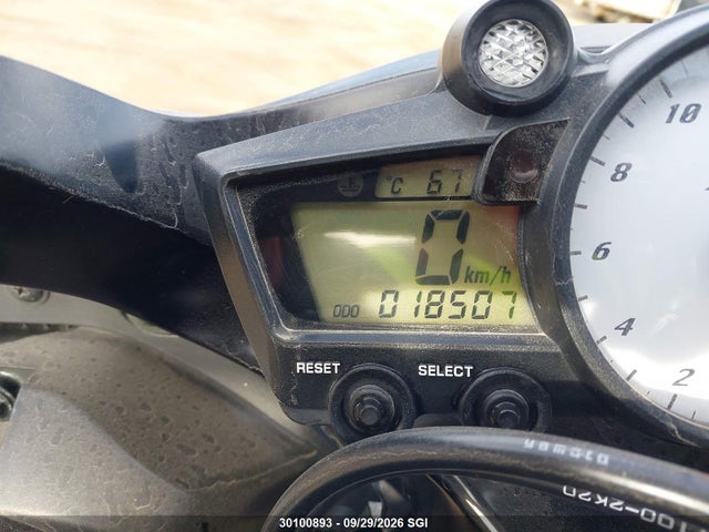 30100893 :رقم المزاد ، JYARJ06N73A000062 vin ، 2003 Yamaha Yzfr6 Sb مزاد بيع