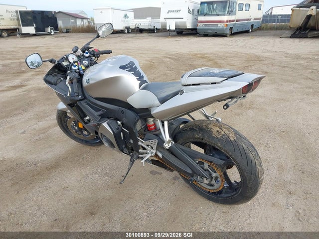 30100893 :رقم المزاد ، JYARJ06N73A000062 vin ، 2003 Yamaha Yzfr6 Sb مزاد بيع