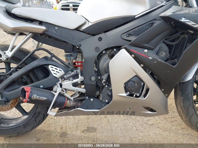 30100893 :رقم المزاد ، JYARJ06N73A000062 vin ، 2003 Yamaha Yzfr6 Sb مزاد بيع